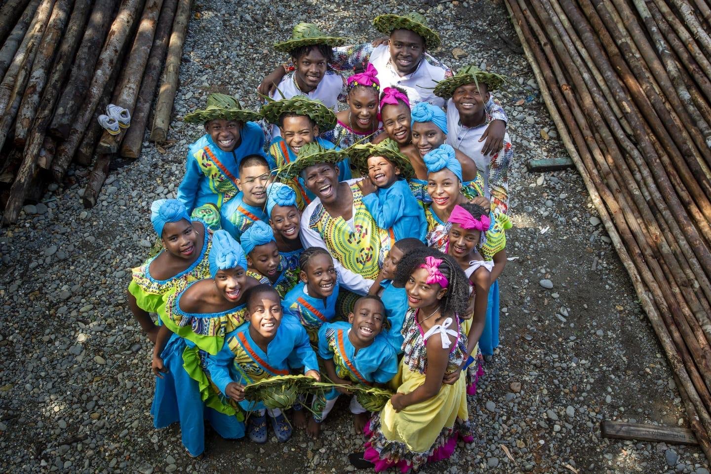 Niños y jóvenes en actividad cultural